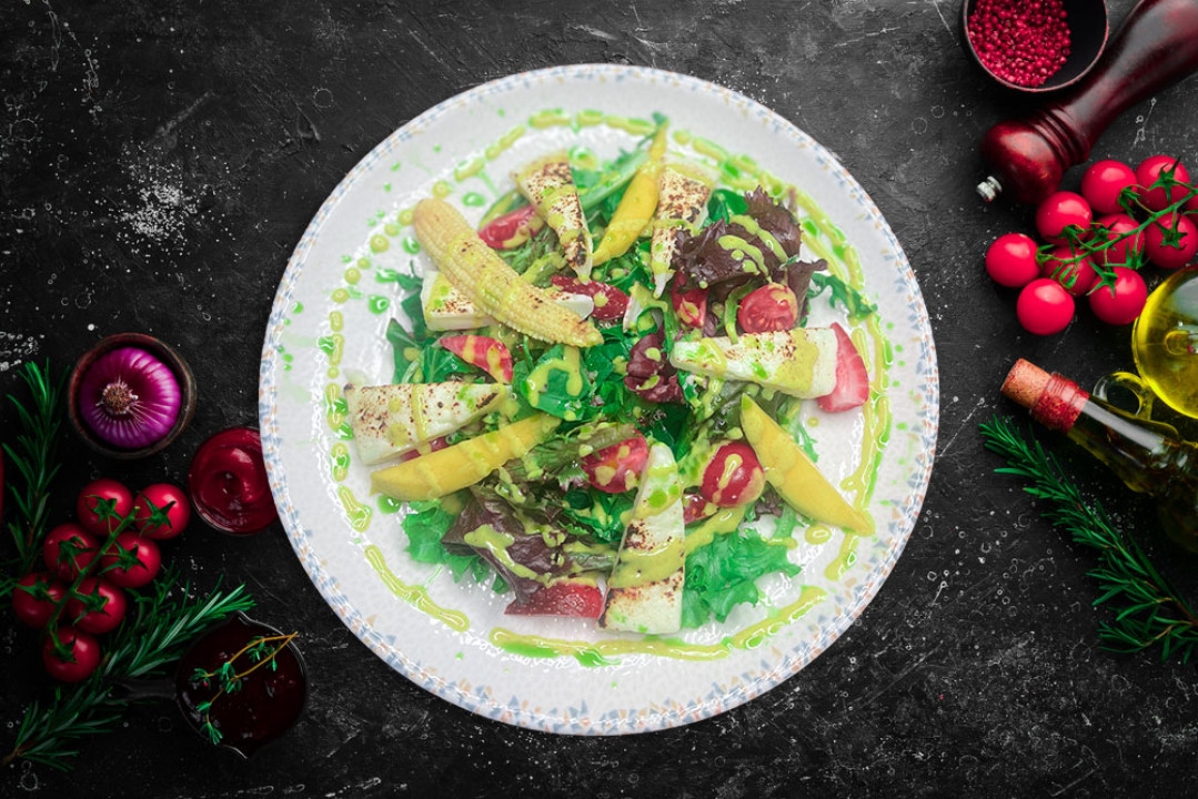 Halloumi salad