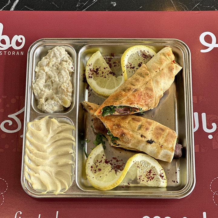 سندويشة شقف لحم.jpg