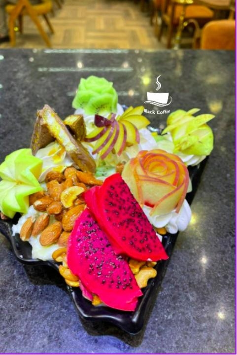 سلطة فواكه بلاك