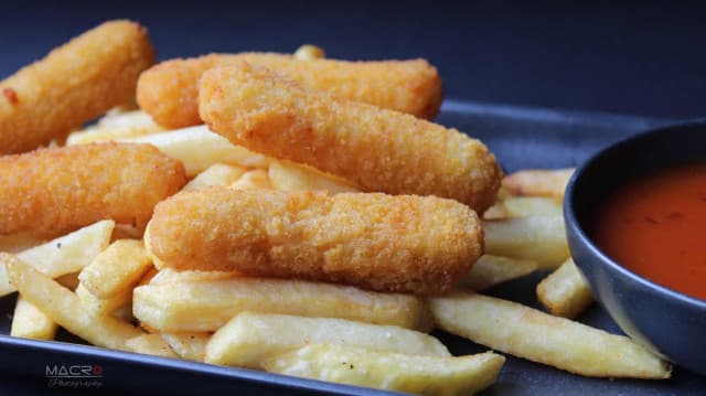 Mozzarella sticks (5 pieces)