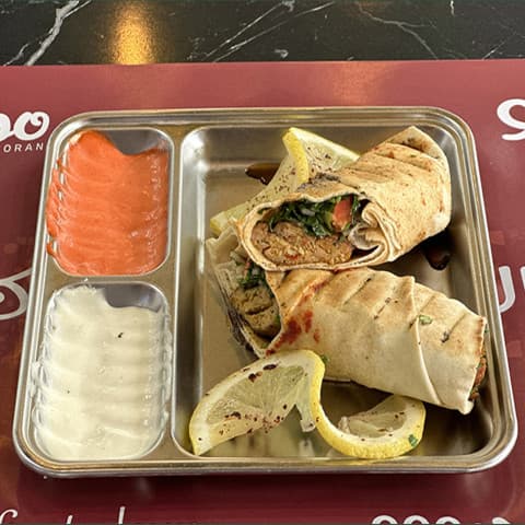 Tavuklu kebaplı sandviç