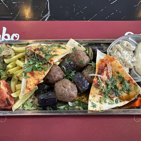 Patlıcan kebap yemeği