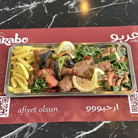 İzmirli kebap yemeği