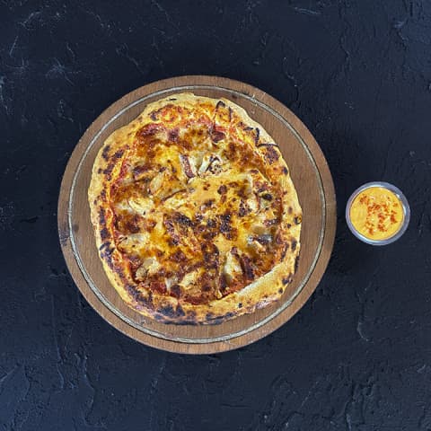 Italian pizza mixed cheese with chicken
