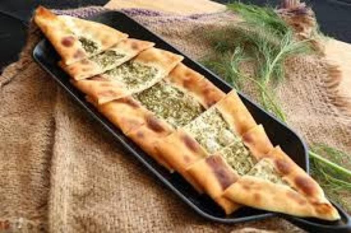 فطيرة جبنة مع زعتر