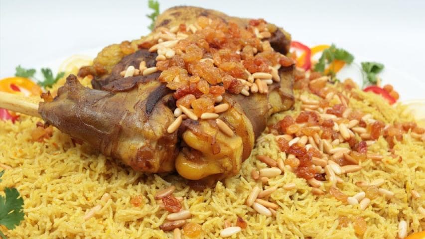 وجبة كبسة مع فخذ