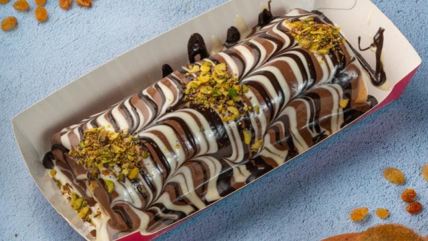 رول بالفواكه والقشطة والكريمة XO