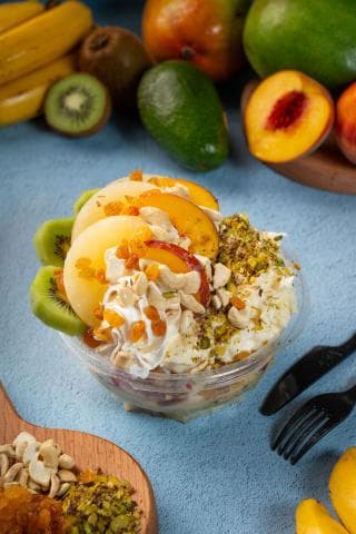 سلطة فواكه بالمكسرات