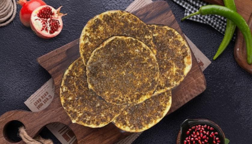 وجبة لح بعجين بدبس الرمان 