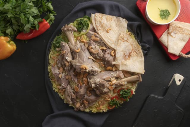 2500gr Jordanian mansaf with lamb &nuts-5 persons