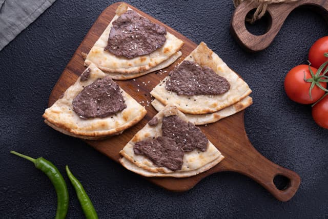 نصف كيلو شرحات بالعجين(طاولة)4رغيف