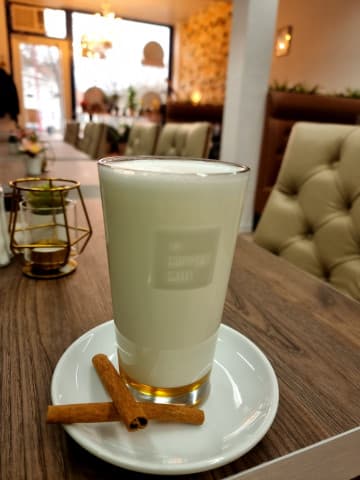 حليب وعسل