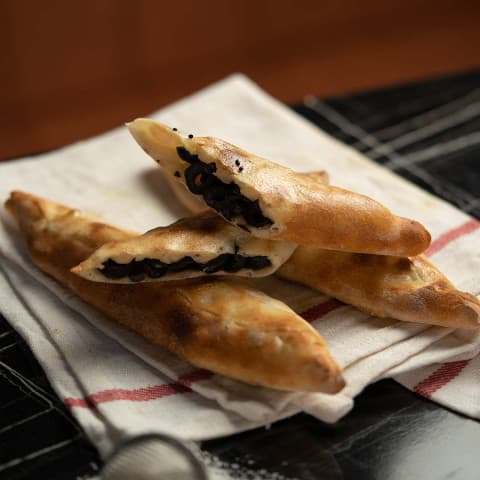Plain black olives