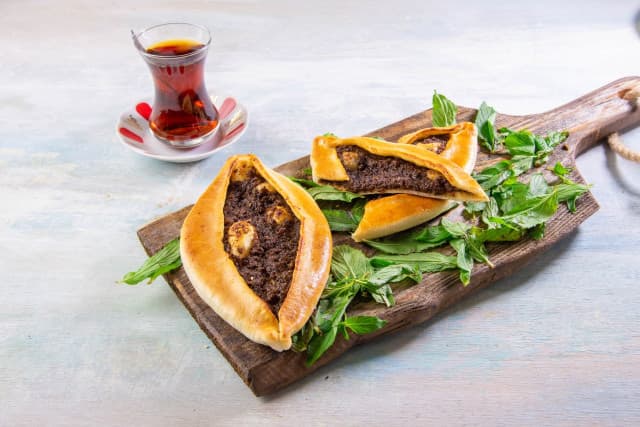 فطيرة لحمة دبس رمان