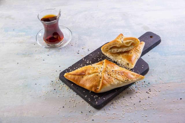 فطيرة جبنة بالزعتر الاخضر