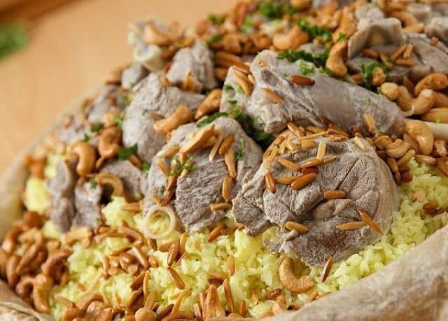 Orientalischer Fleischteller Mansaf