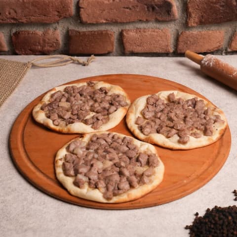 Plain meat grinder meal