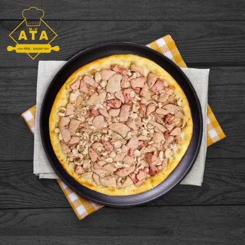 بيضات وسناسل على عجين