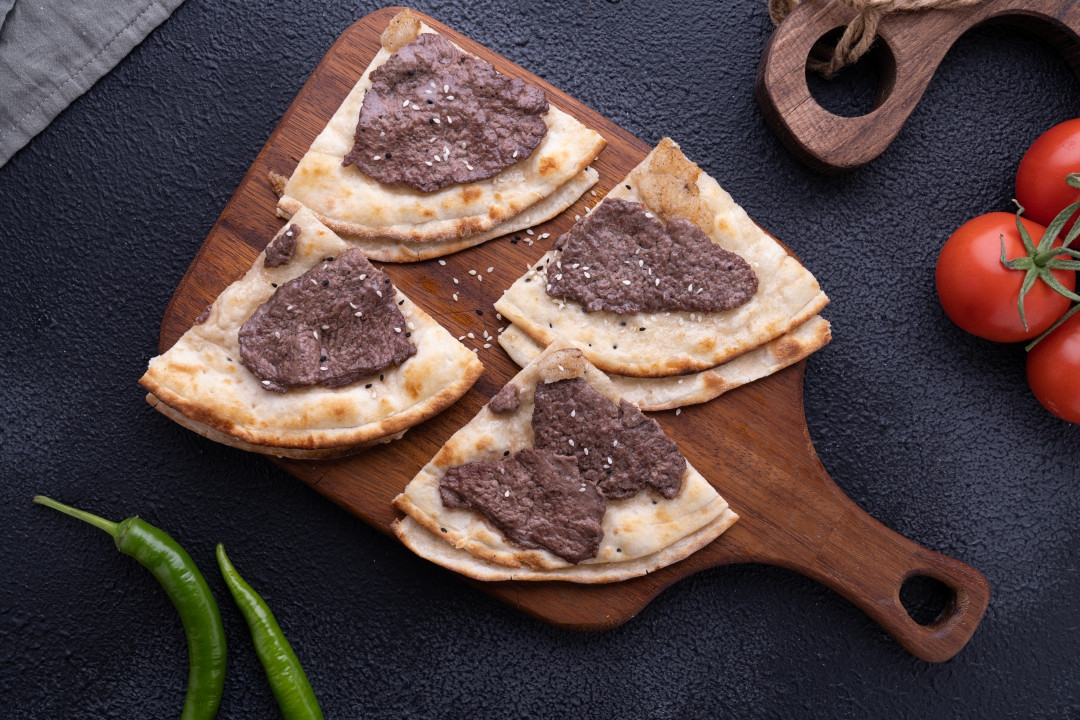 نصف كيلو شرحات بالعجين(طاولة)4رغيف