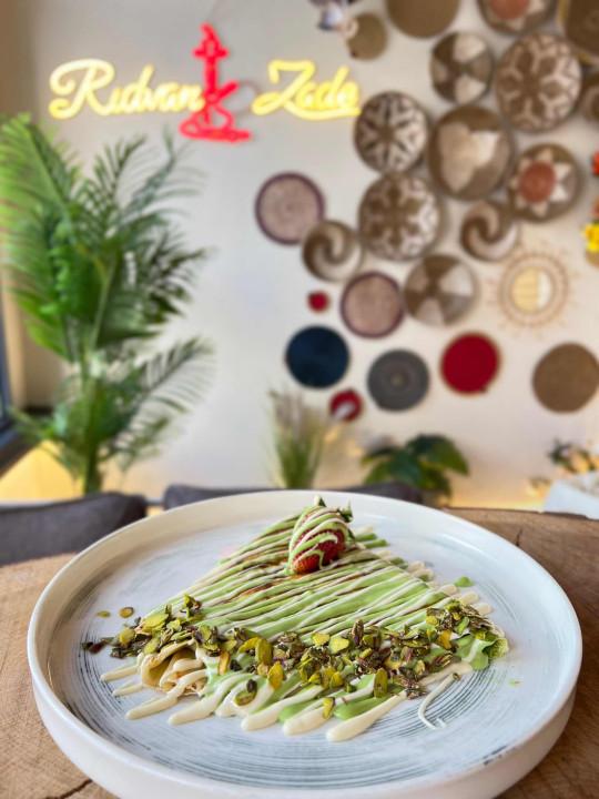 Crepe Bastachio