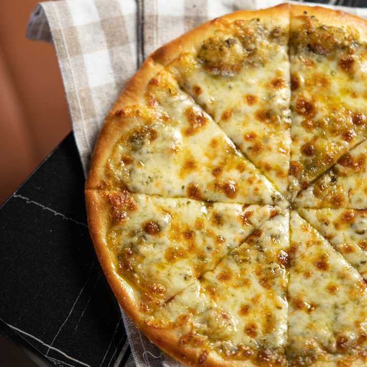 Pesto pizza - medium size -
